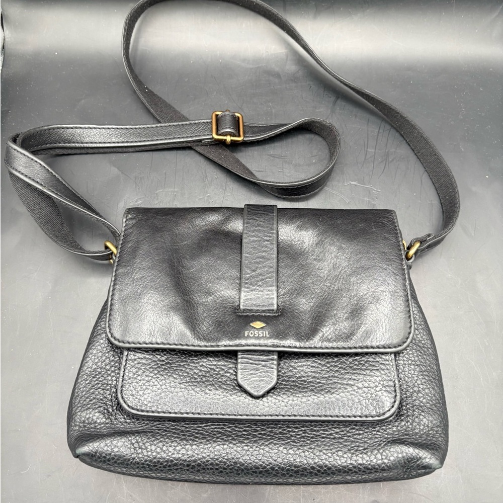 Fossil Kinley Small Leather Crossbody Bag With Strap Black $150